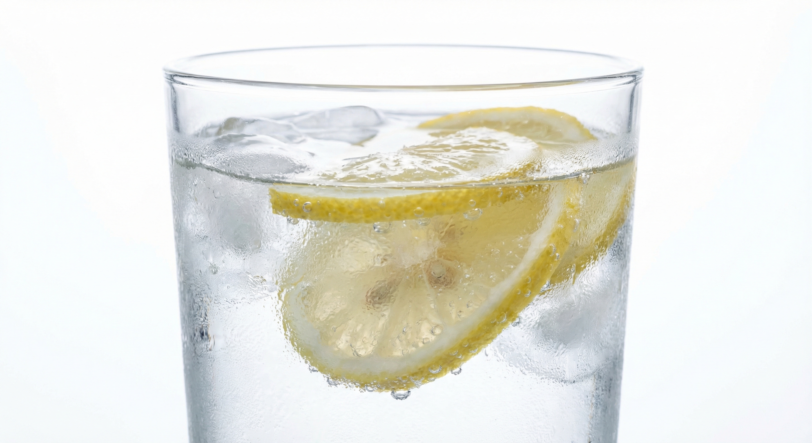 Wasser mit Zitrone